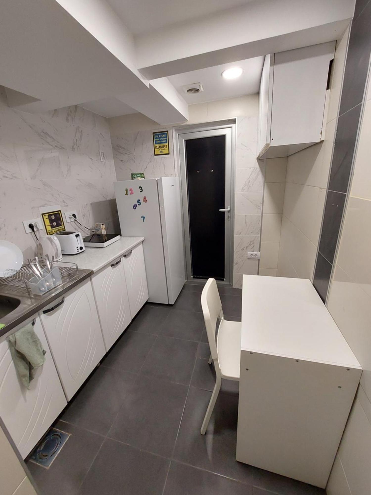 Hostel Inn Downtown Beograd Ruang foto